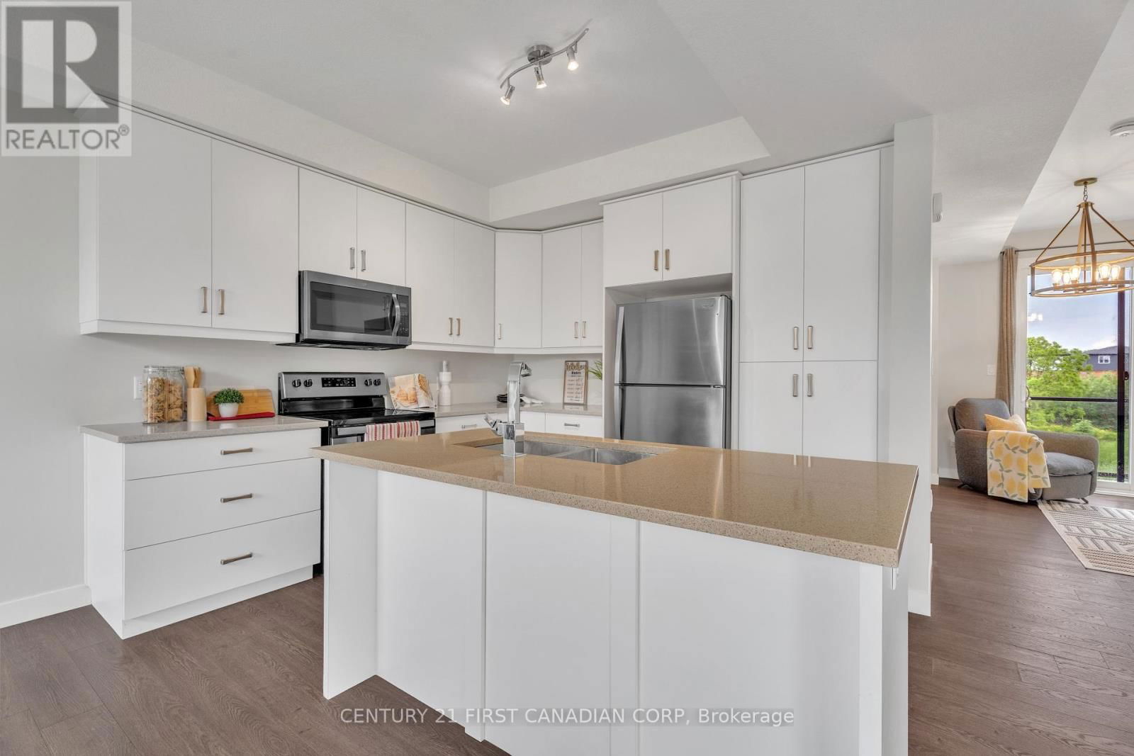 946 WEST VILLAGE SQUARE Image 19