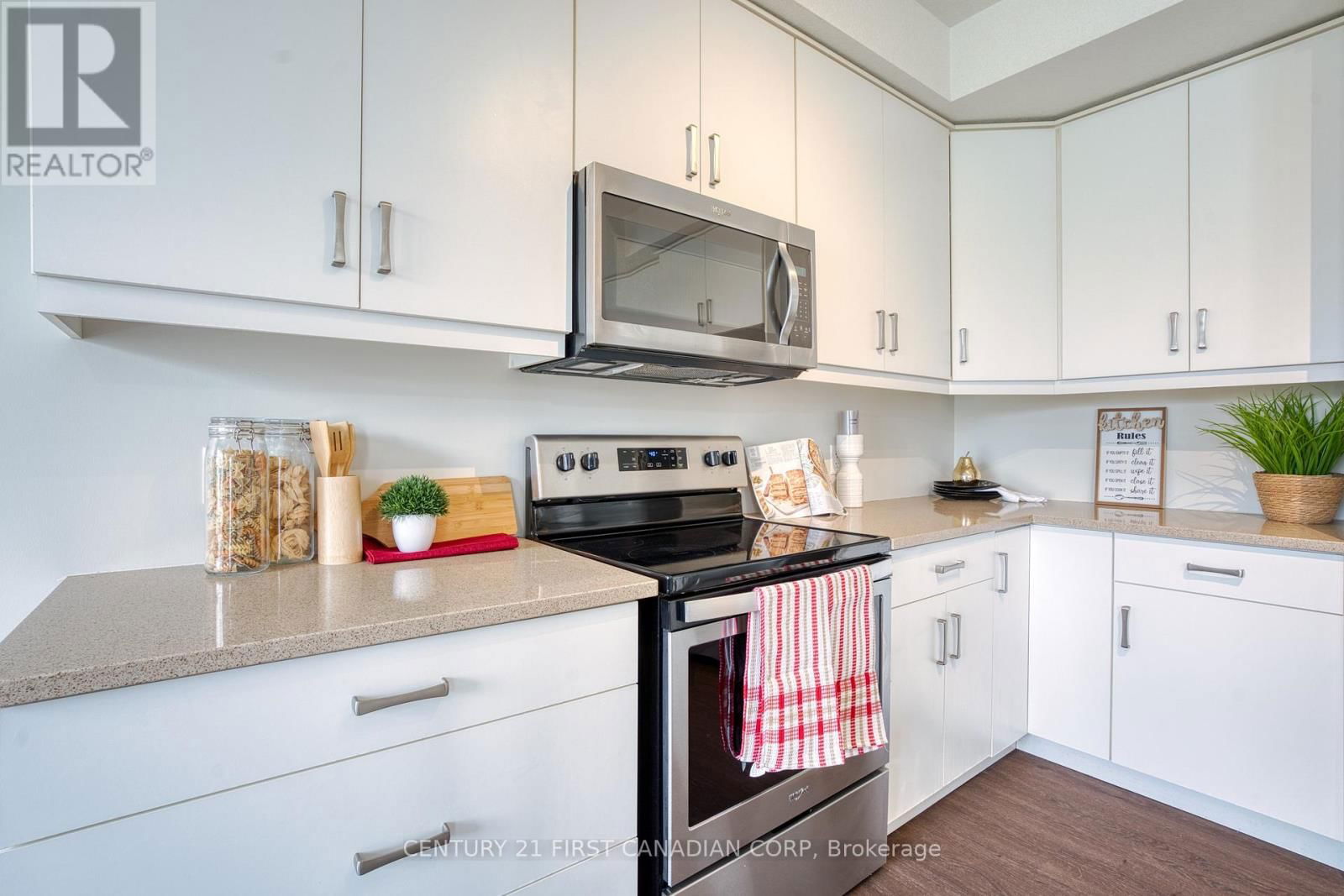 946 WEST VILLAGE SQUARE Image 20