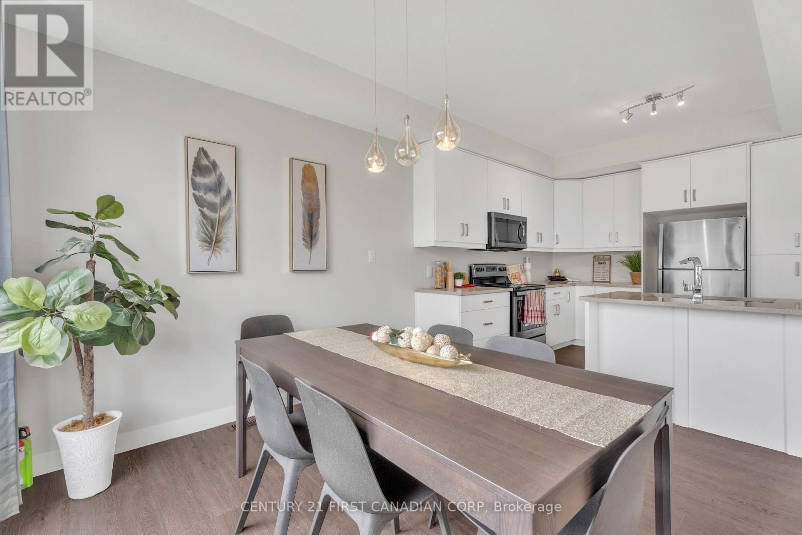 946 WEST VILLAGE SQUARE Image 21