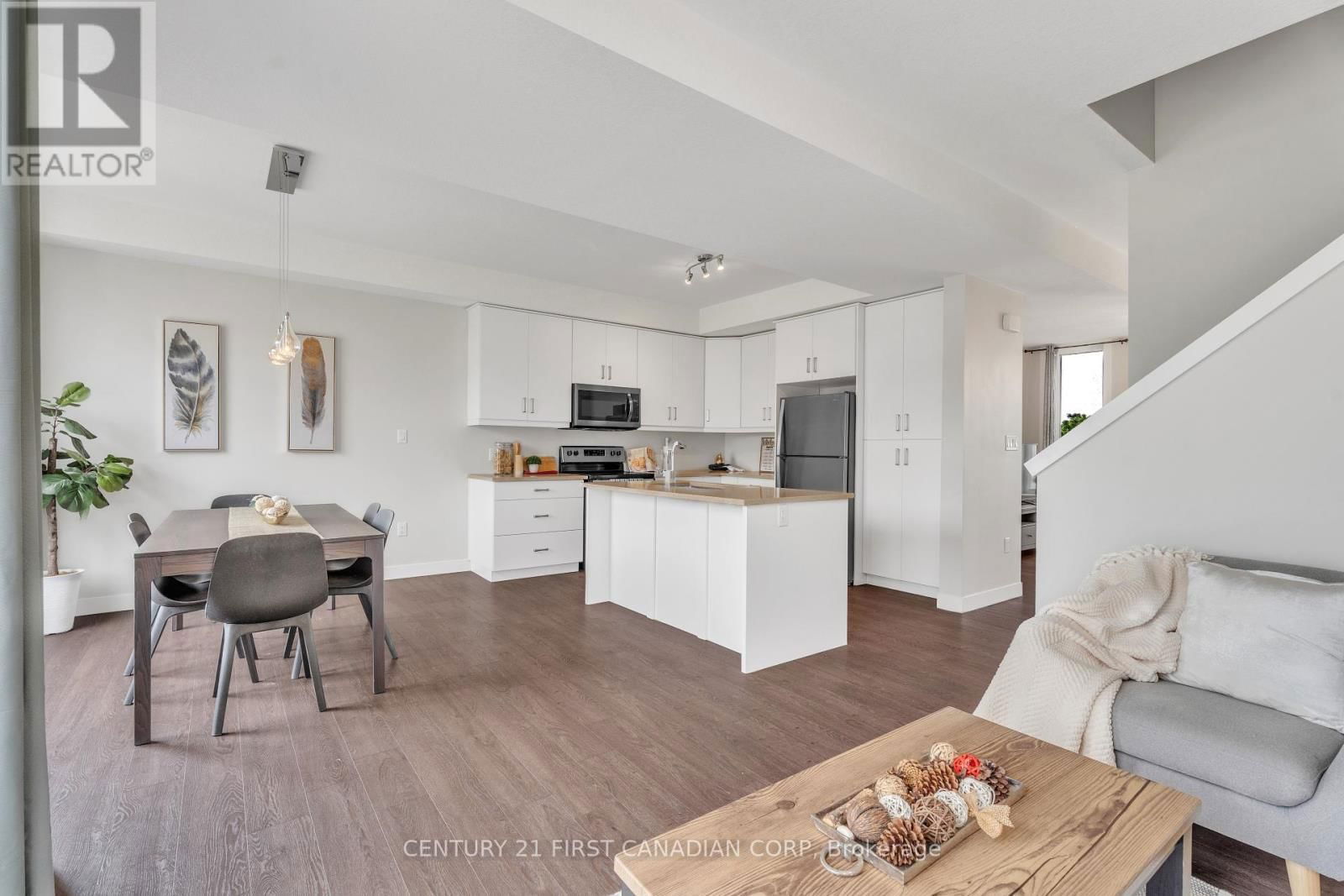 946 WEST VILLAGE SQUARE Image 25