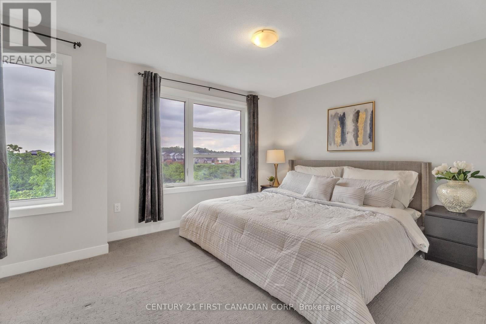 946 WEST VILLAGE SQUARE Image 28