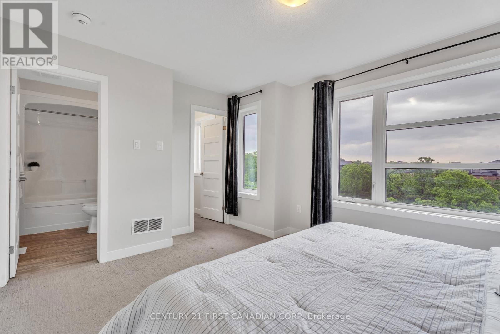 946 WEST VILLAGE SQUARE Image 29