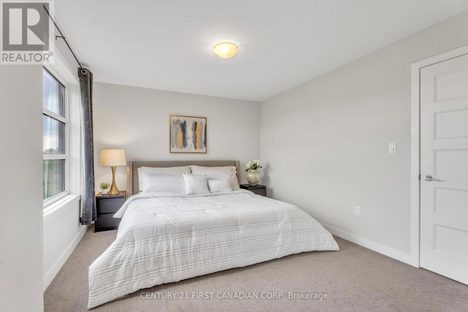 946 WEST VILLAGE SQUARE Image 30