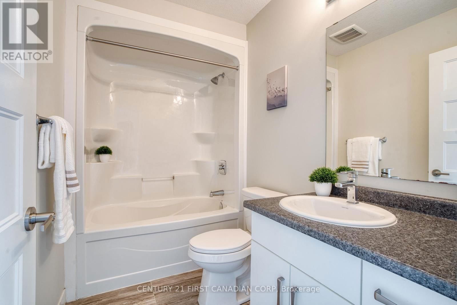 946 WEST VILLAGE SQUARE Image 32