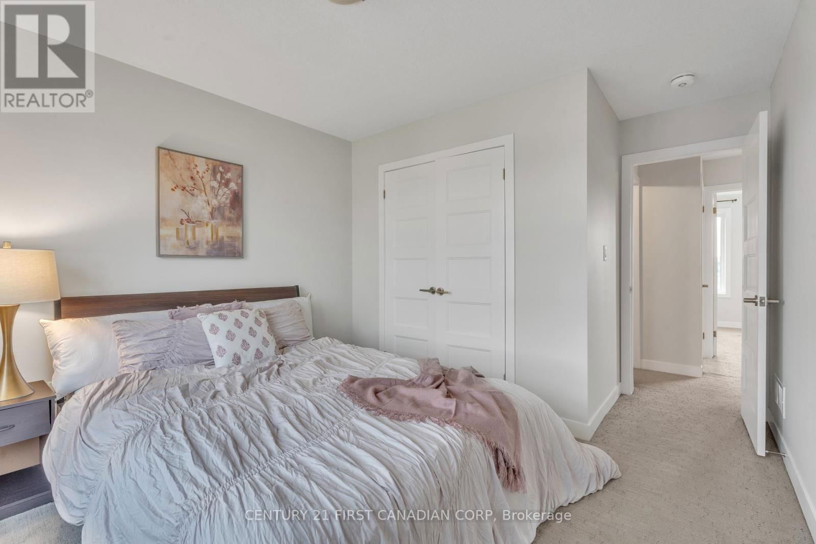 946 WEST VILLAGE SQUARE Image 34