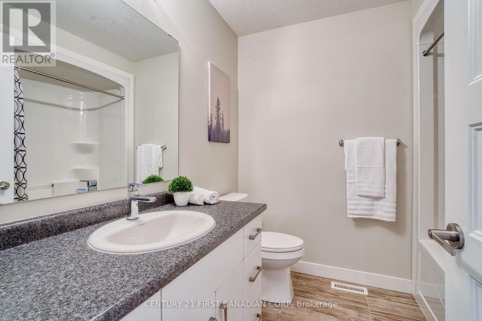 946 WEST VILLAGE SQUARE Image 35