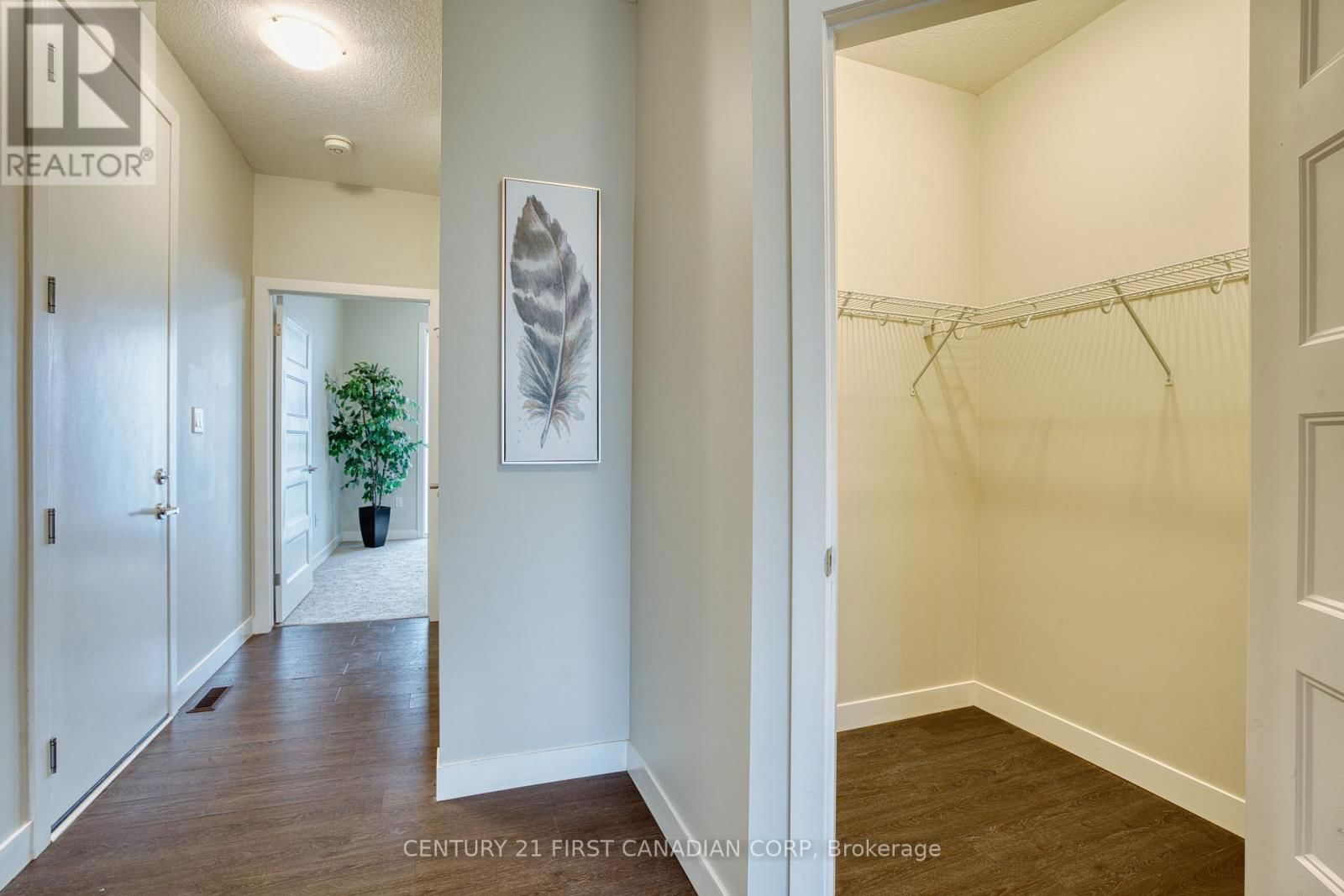 946 WEST VILLAGE SQUARE Image 6