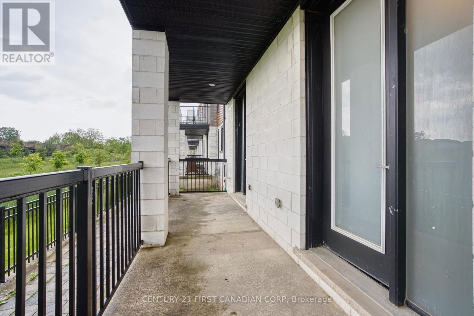 946 WEST VILLAGE SQUARE Image 9