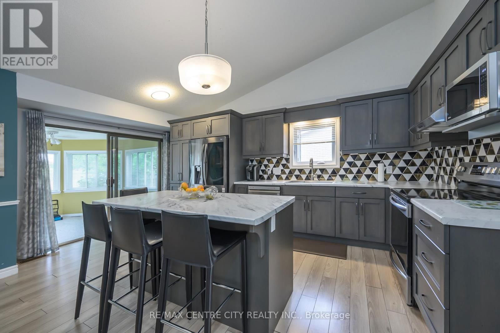 9 BONNIE PLACE Image 13