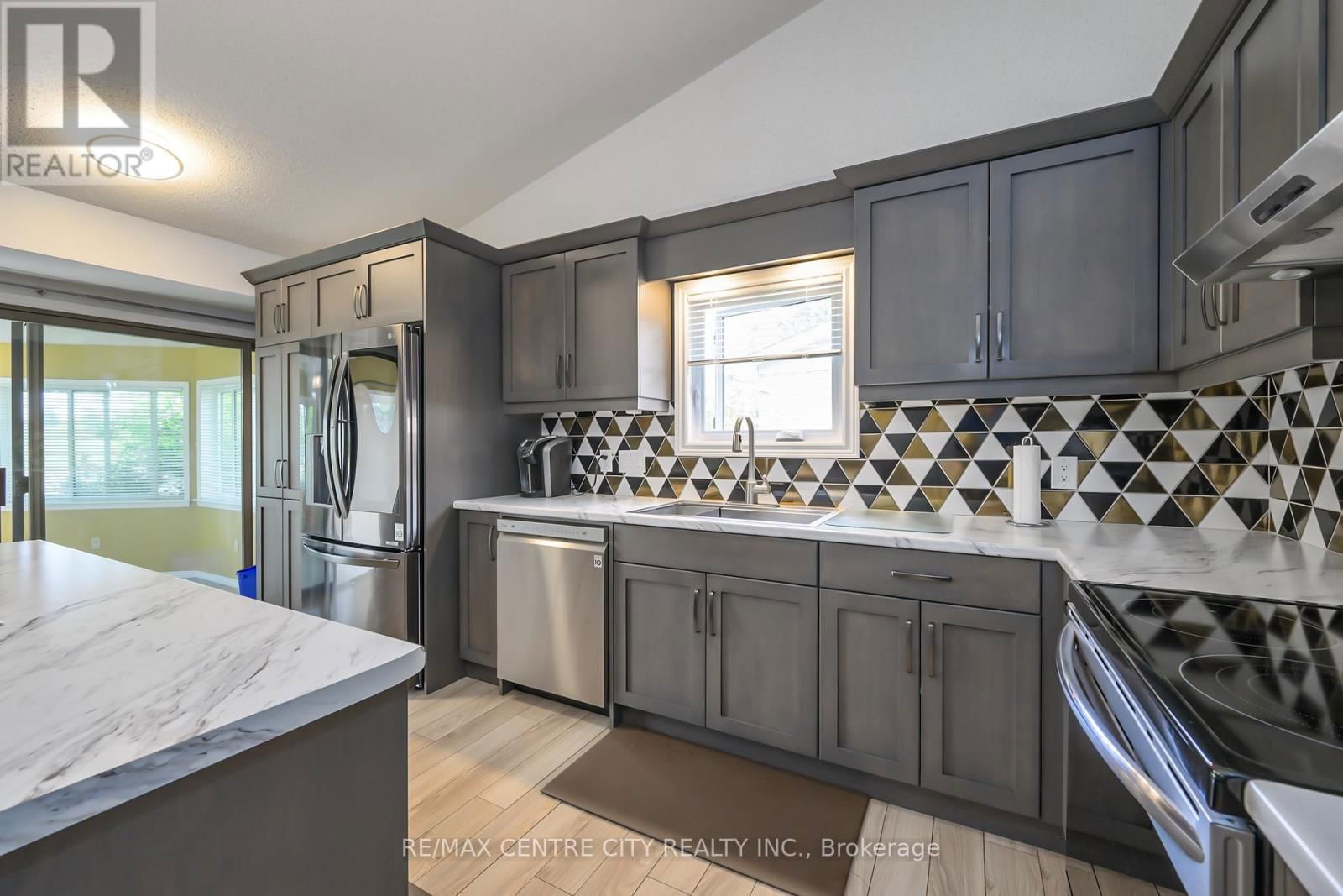 9 BONNIE PLACE Image 15