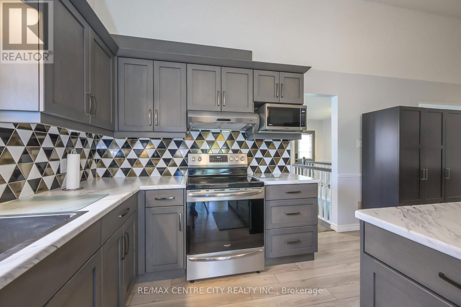 9 BONNIE PLACE Image 17