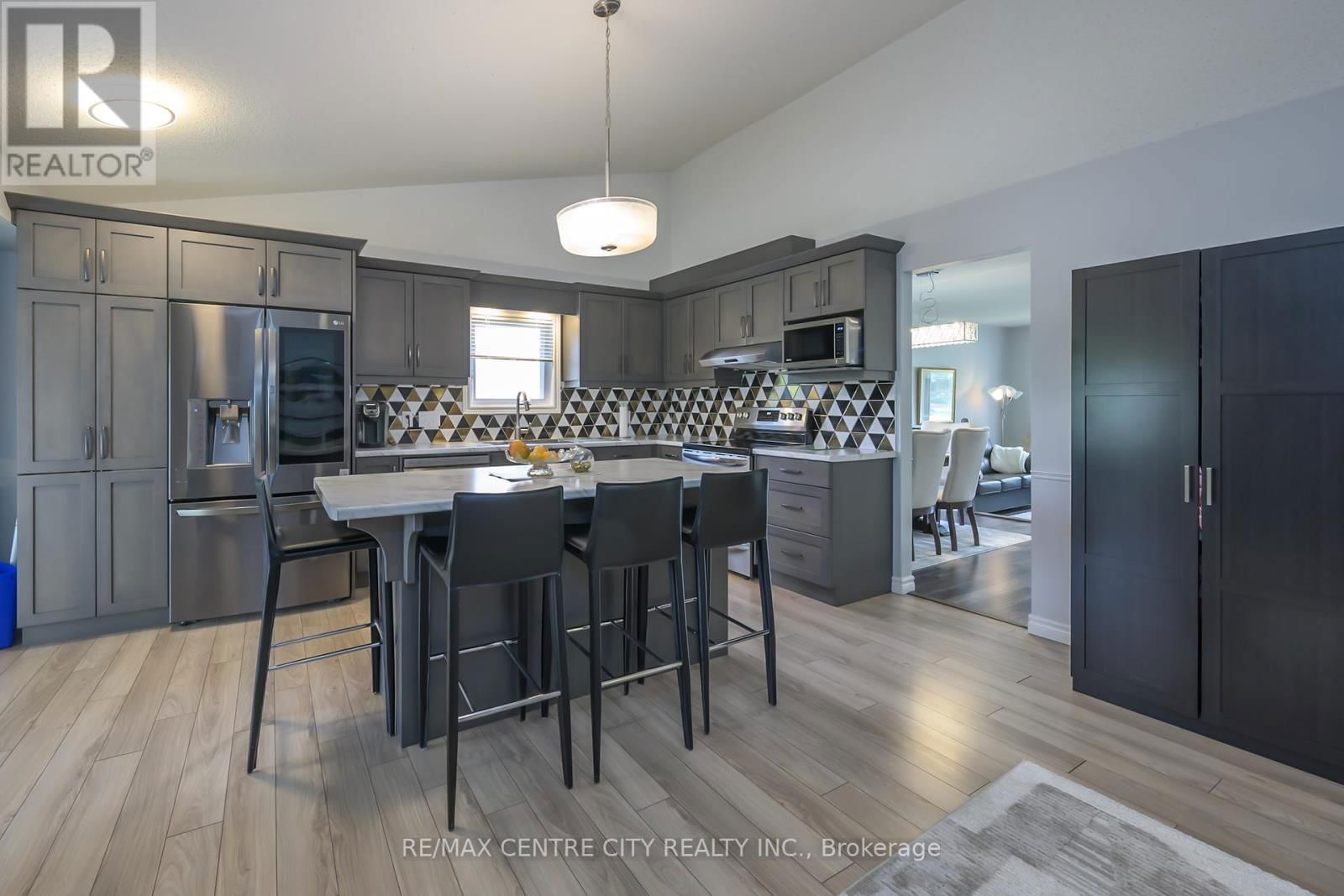 9 BONNIE PLACE Image 18