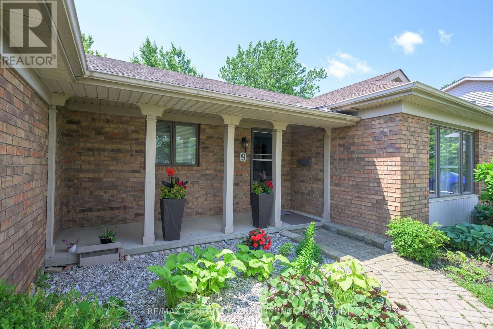 9 BONNIE PLACE Image 3