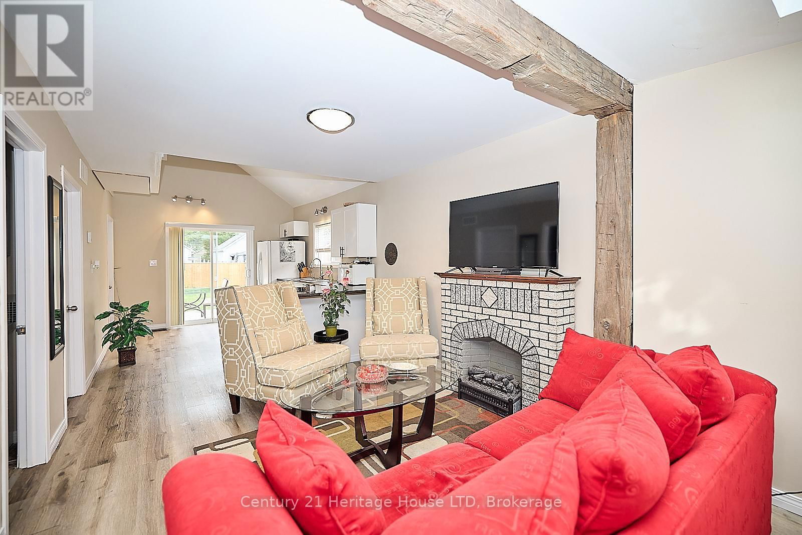 30 MCALPINE AVENUE SOUTH Image 13