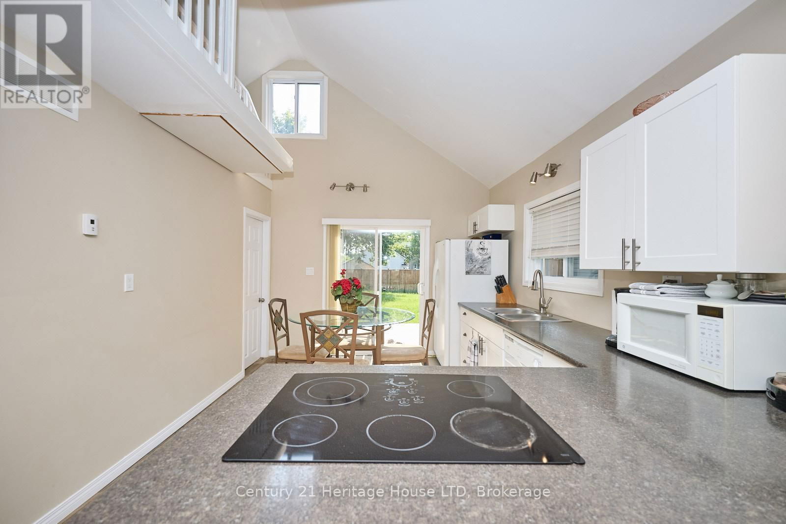 30 MCALPINE AVENUE SOUTH Image 21