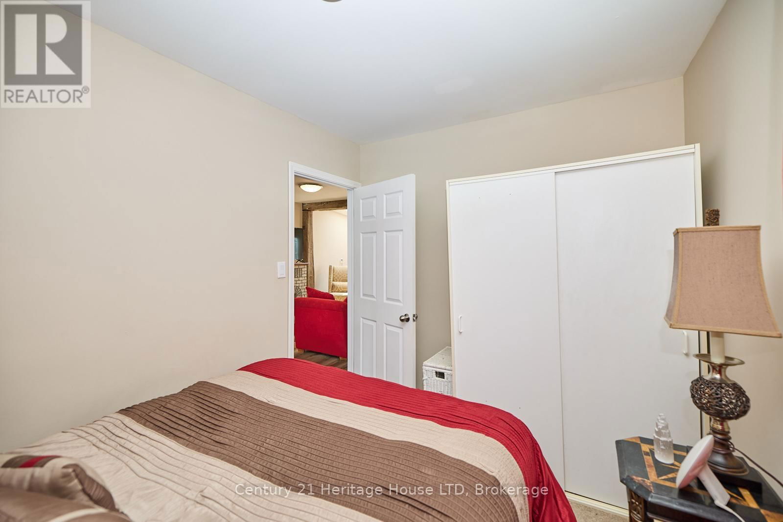 30 MCALPINE AVENUE SOUTH Image 24