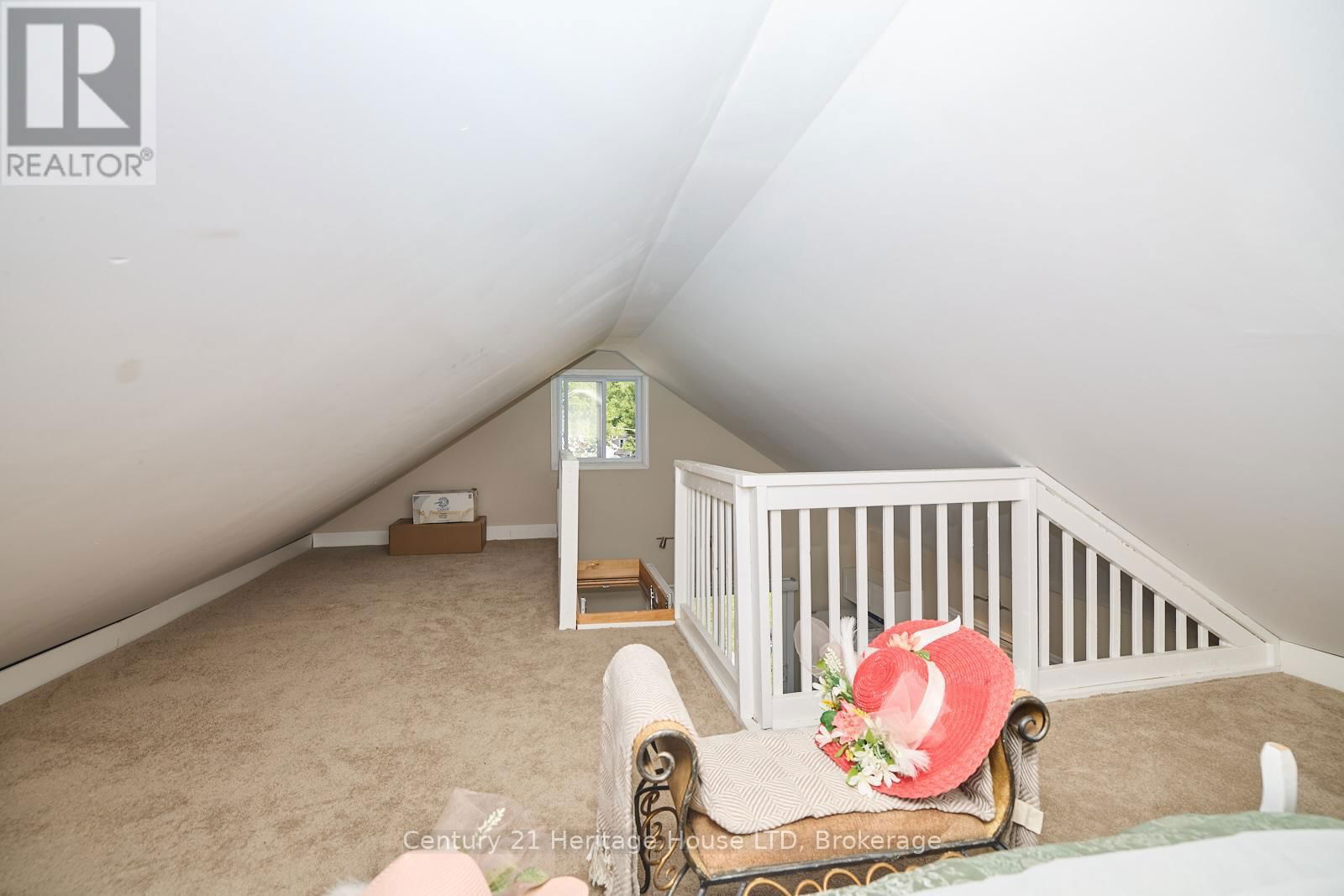 30 MCALPINE AVENUE SOUTH Image 32