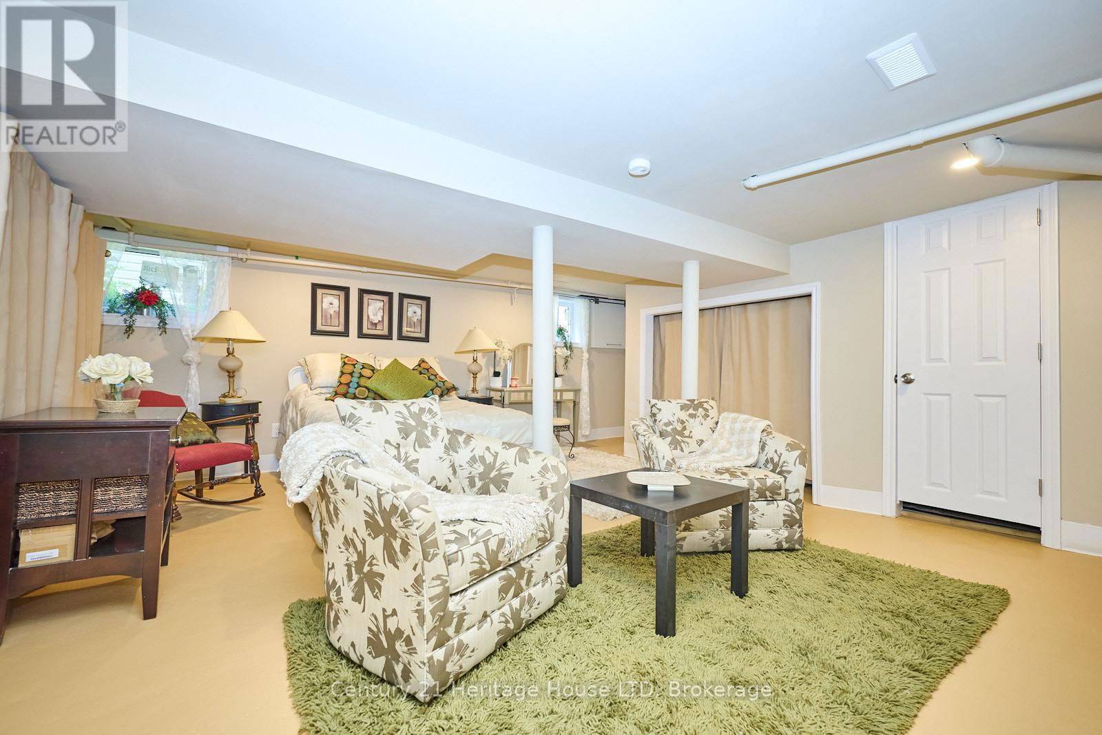 30 MCALPINE AVENUE SOUTH Image 33