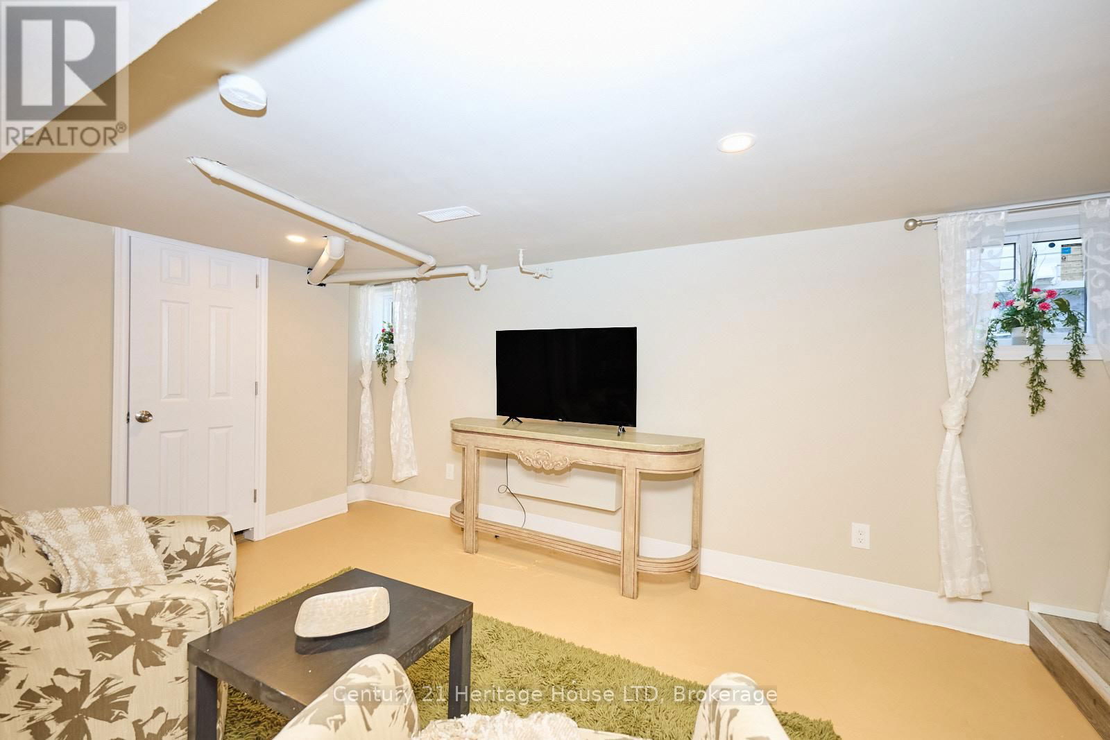 30 MCALPINE AVENUE SOUTH Image 34