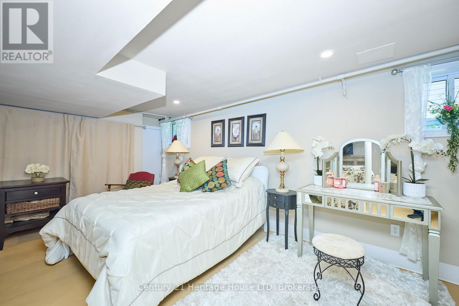 30 MCALPINE AVENUE SOUTH Image 36