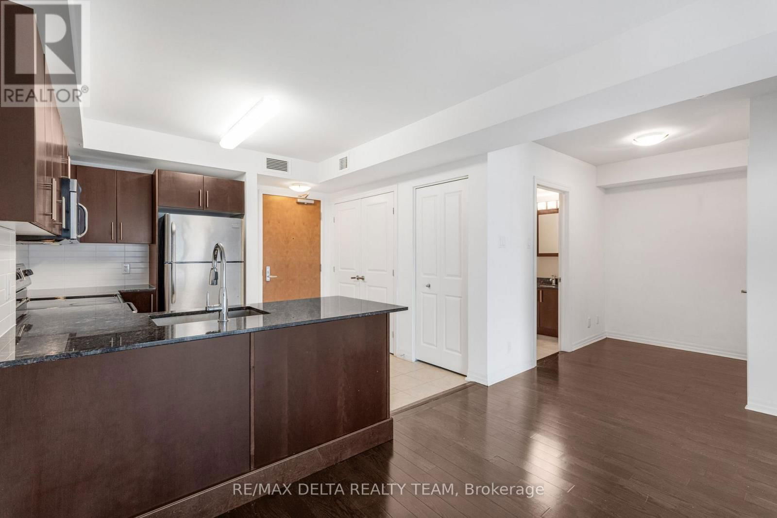 403 - 242 RIDEAU STREET Image 10