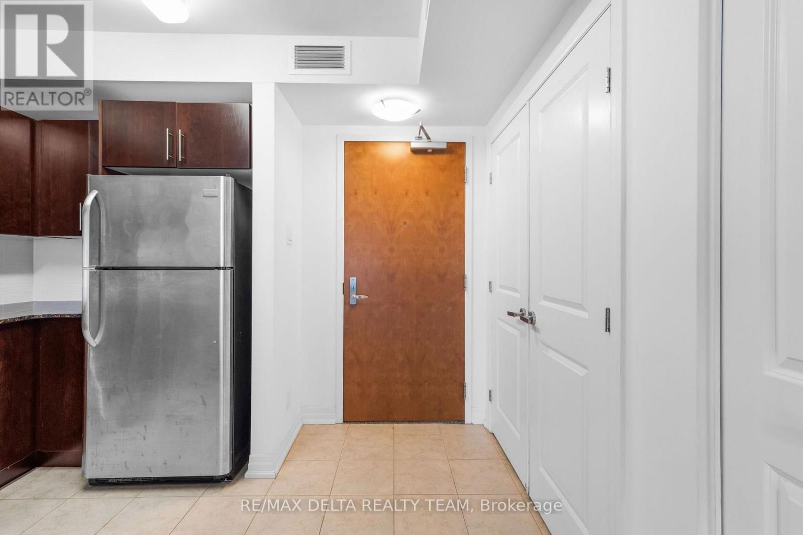 403 - 242 RIDEAU STREET Image 4