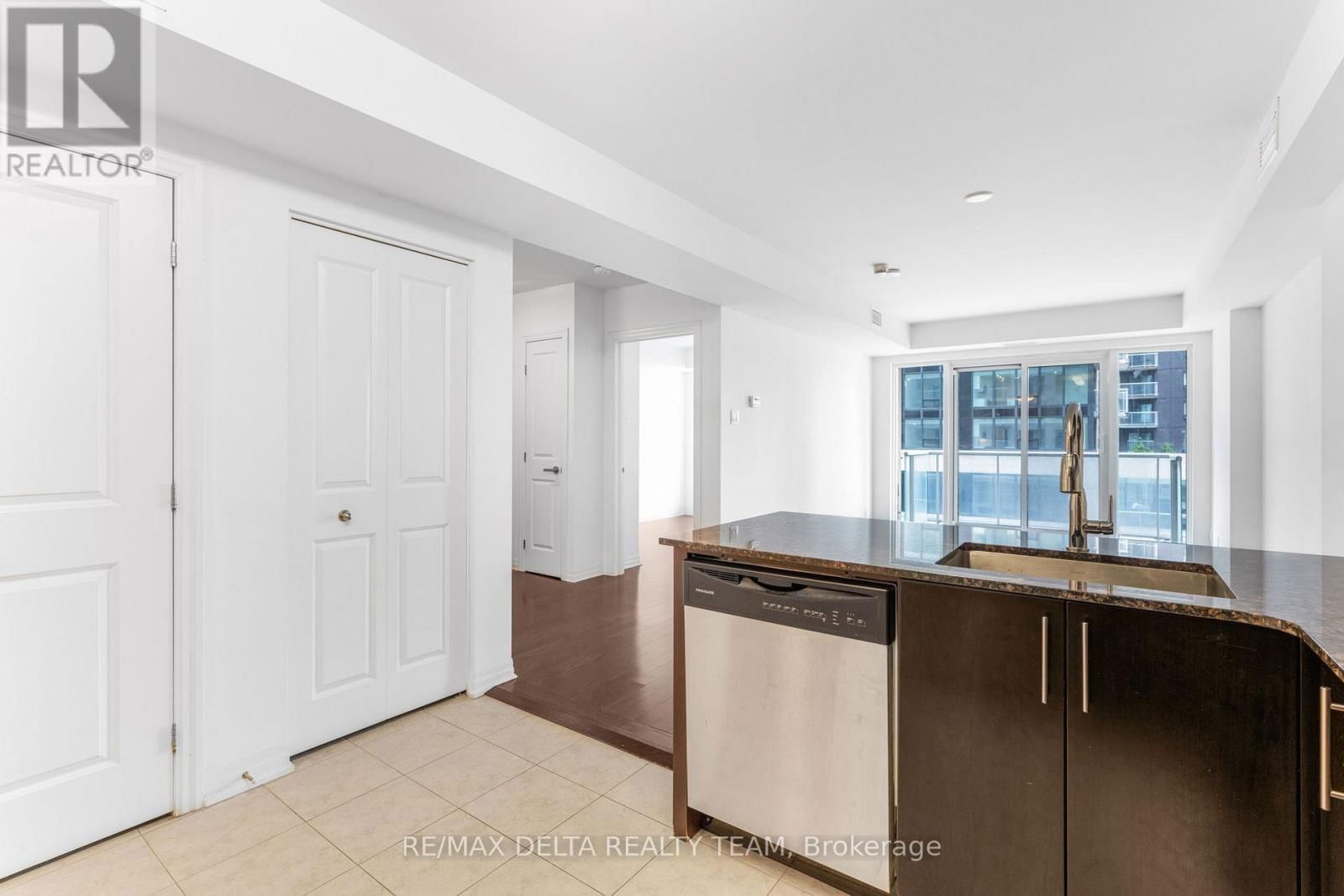 403 - 242 RIDEAU STREET Image 7
