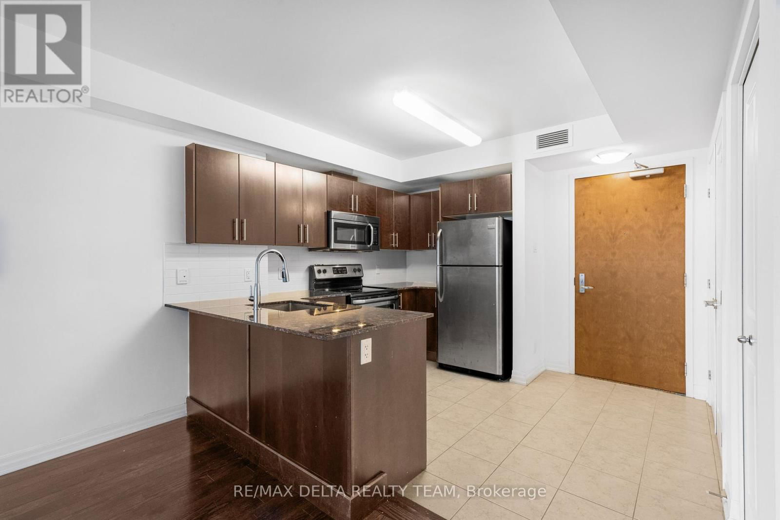 403 - 242 RIDEAU STREET Image 9