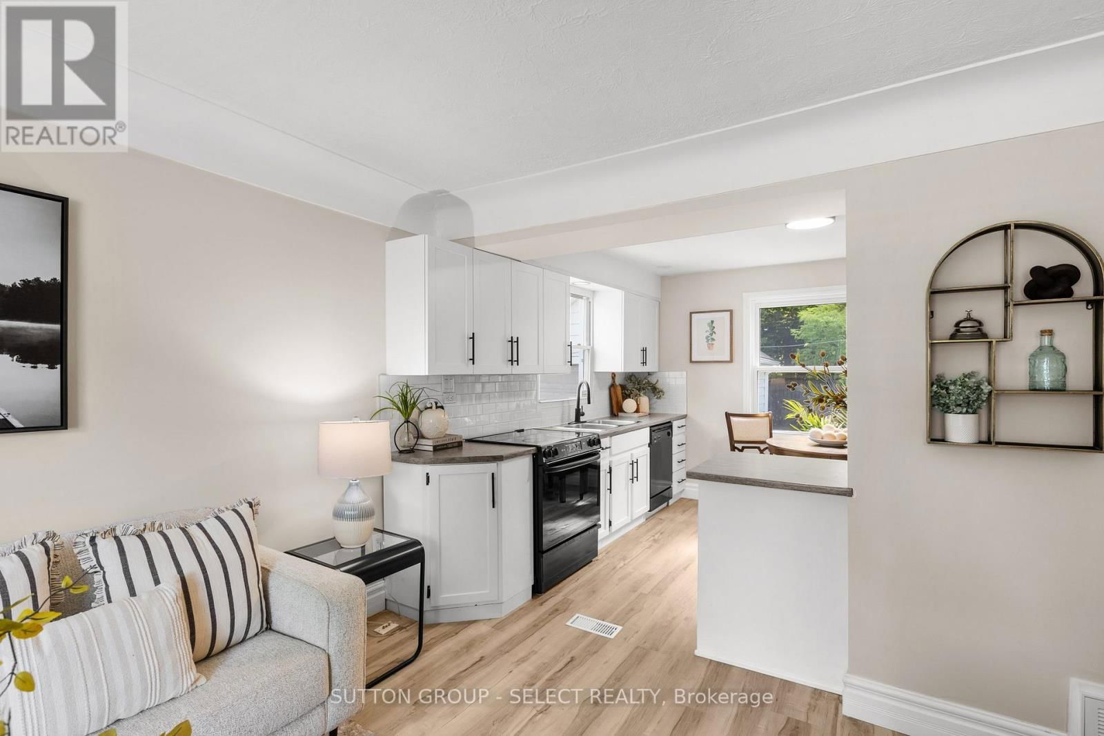 154 FOSTER AVENUE Image 12