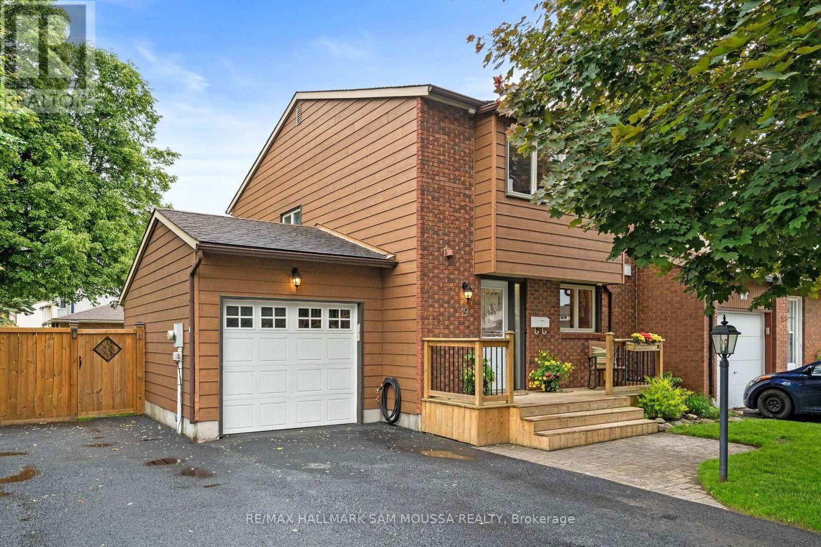 19 BERKSHIRE WAY Image 1