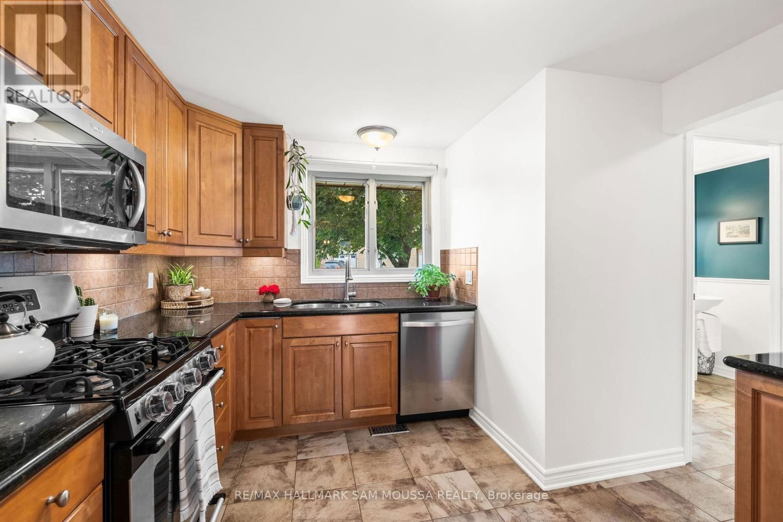 19 BERKSHIRE WAY Image 12