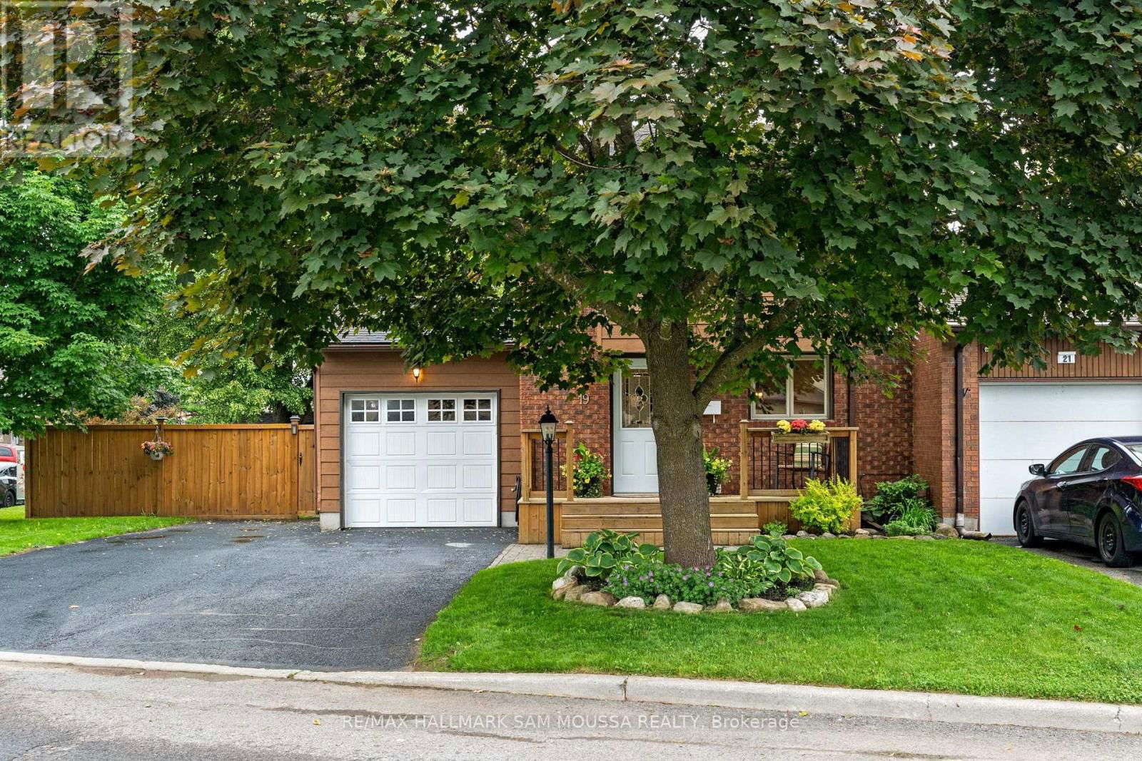 19 BERKSHIRE WAY Image 2