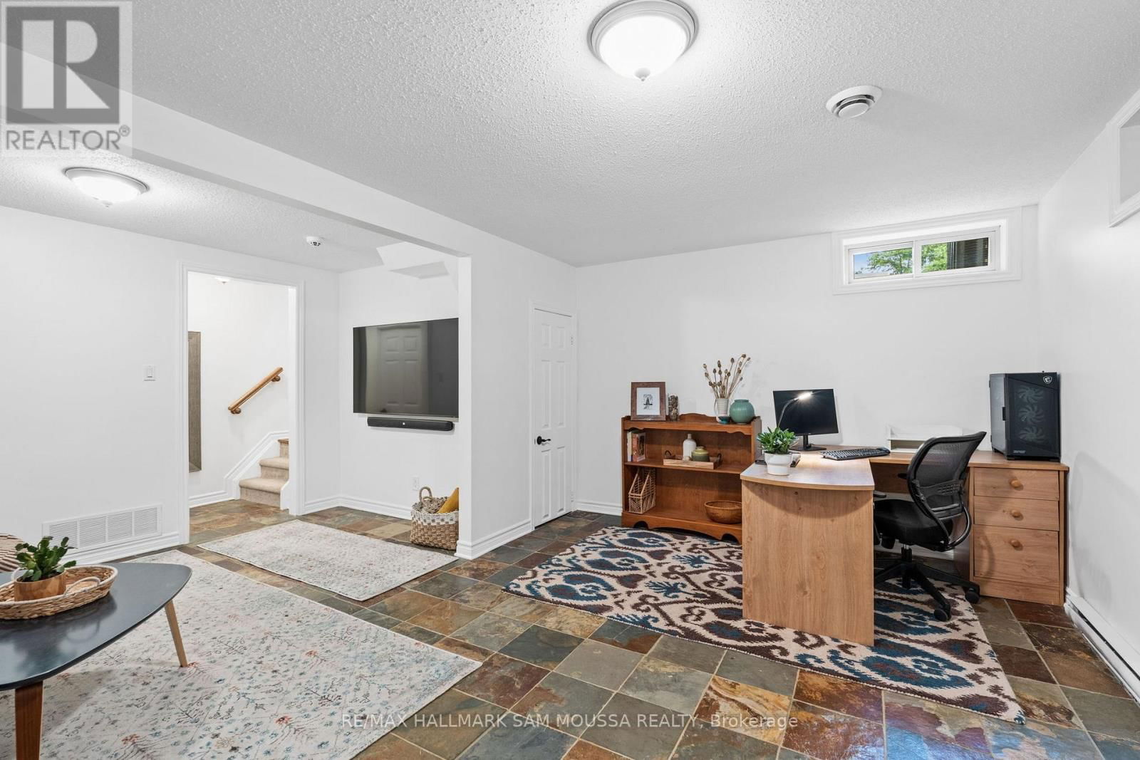 19 BERKSHIRE WAY Image 32