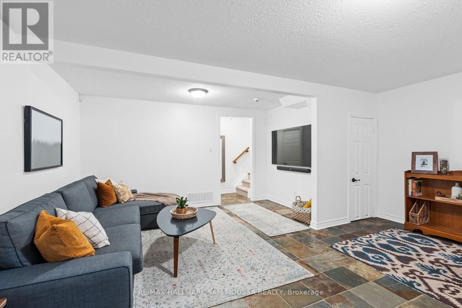 19 BERKSHIRE WAY Image 33