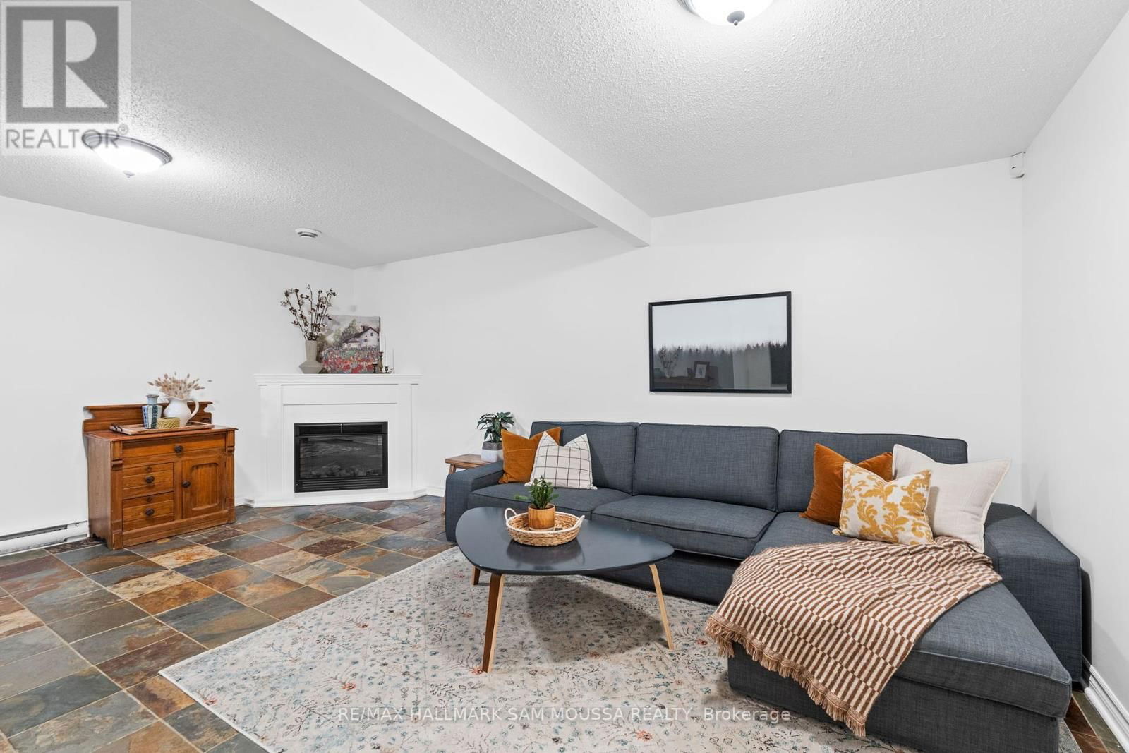 19 BERKSHIRE WAY Image 34
