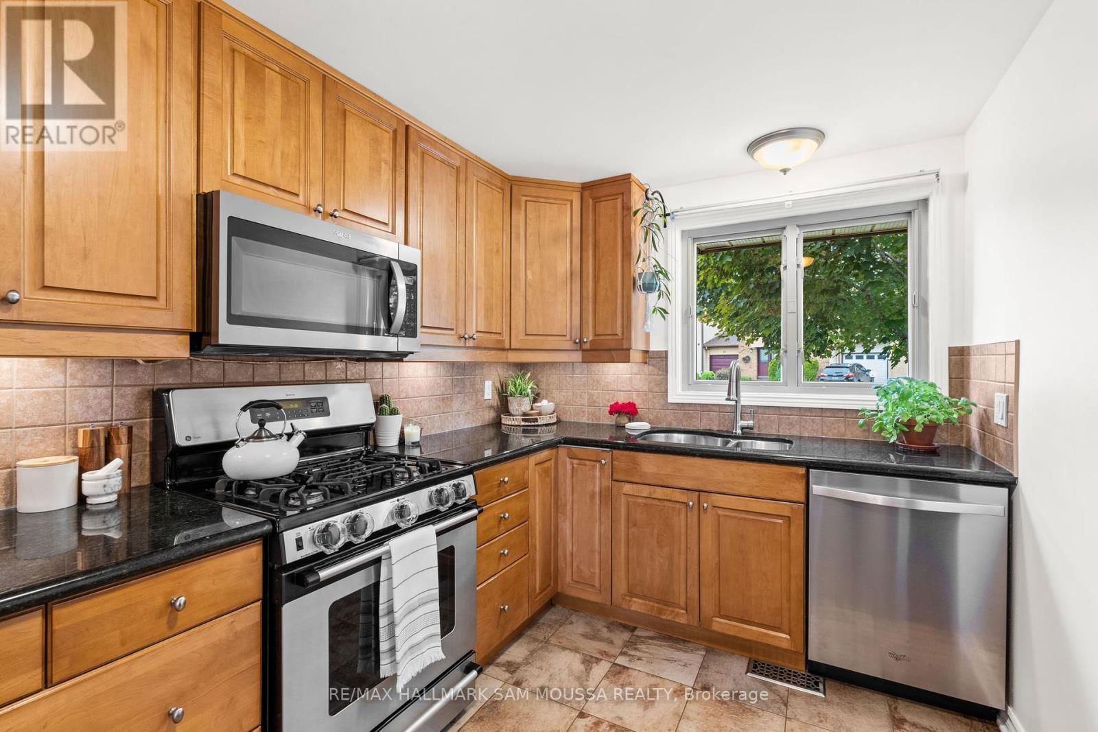 19 BERKSHIRE WAY Image 9