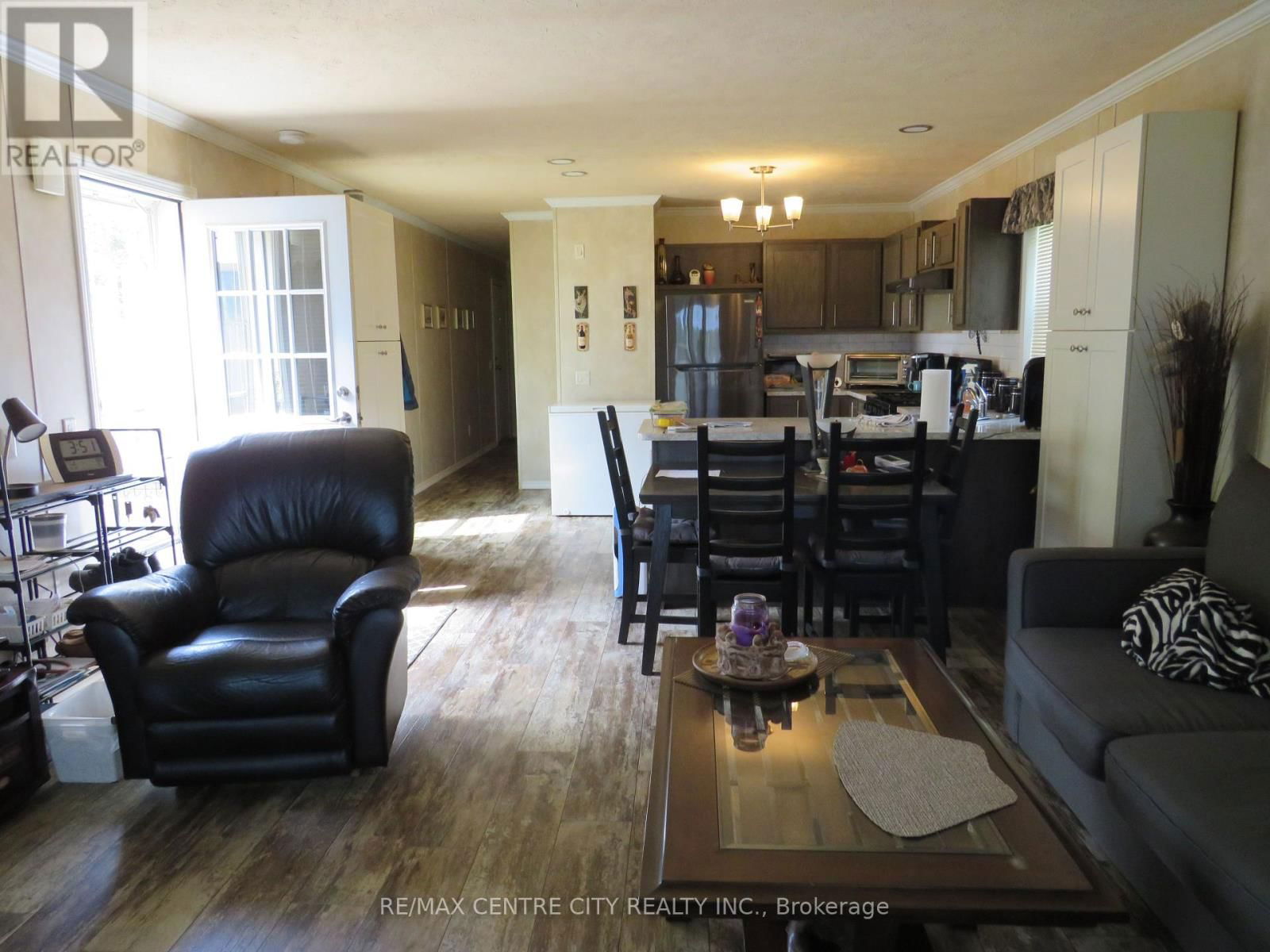 106 - 15895 LONGWOODS ROAD Image 10