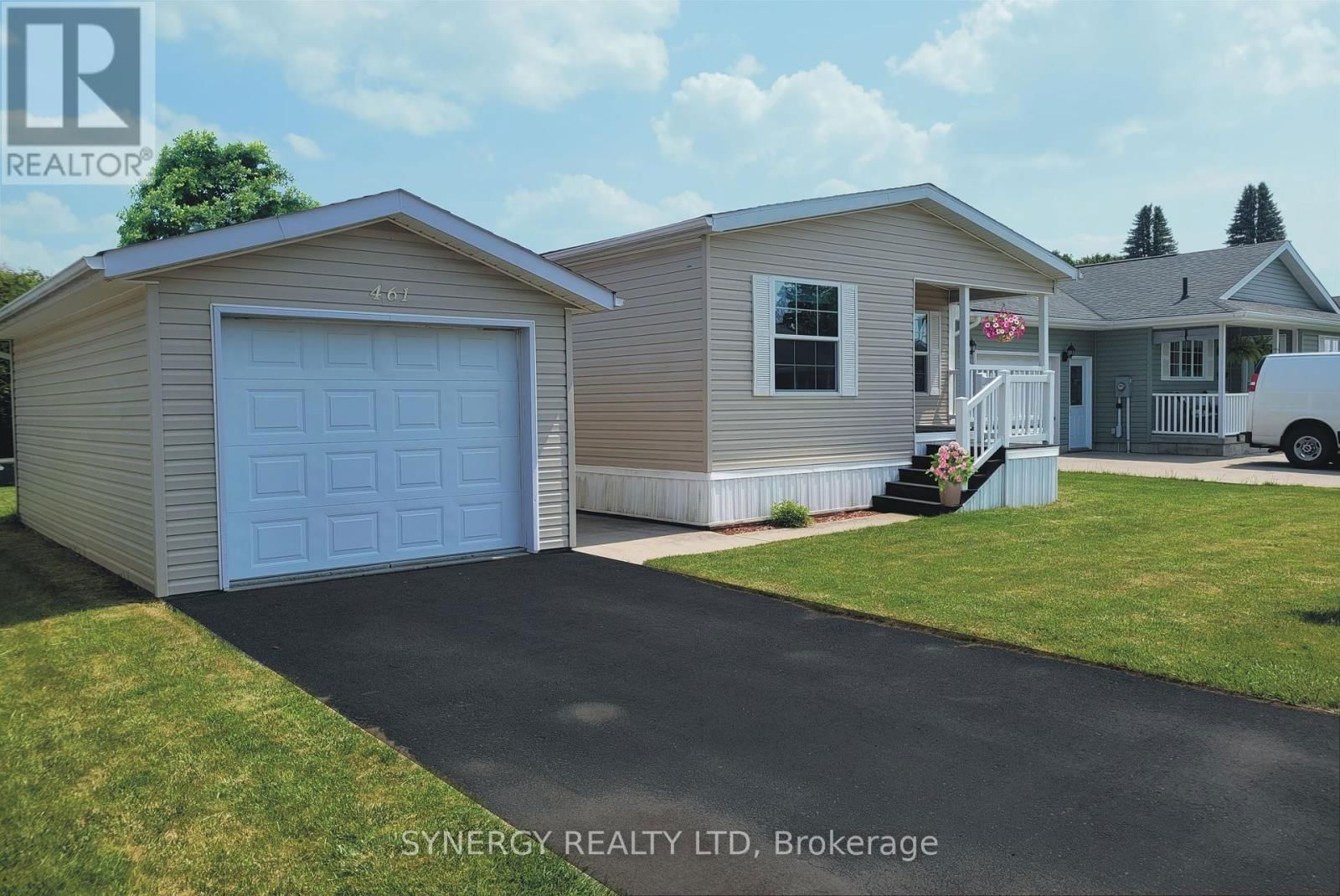 461 RICHARD CRESCENT Image 1