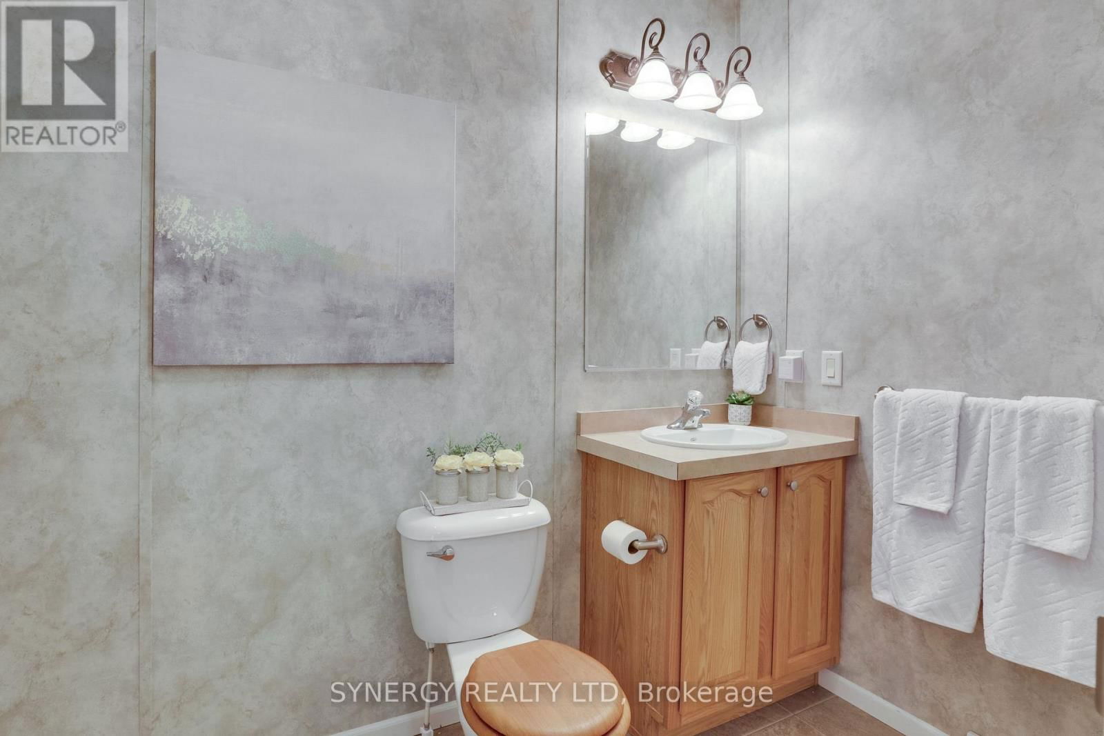 461 RICHARD CRESCENT Image 12