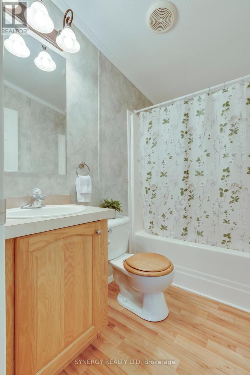 461 RICHARD CRESCENT Image 16