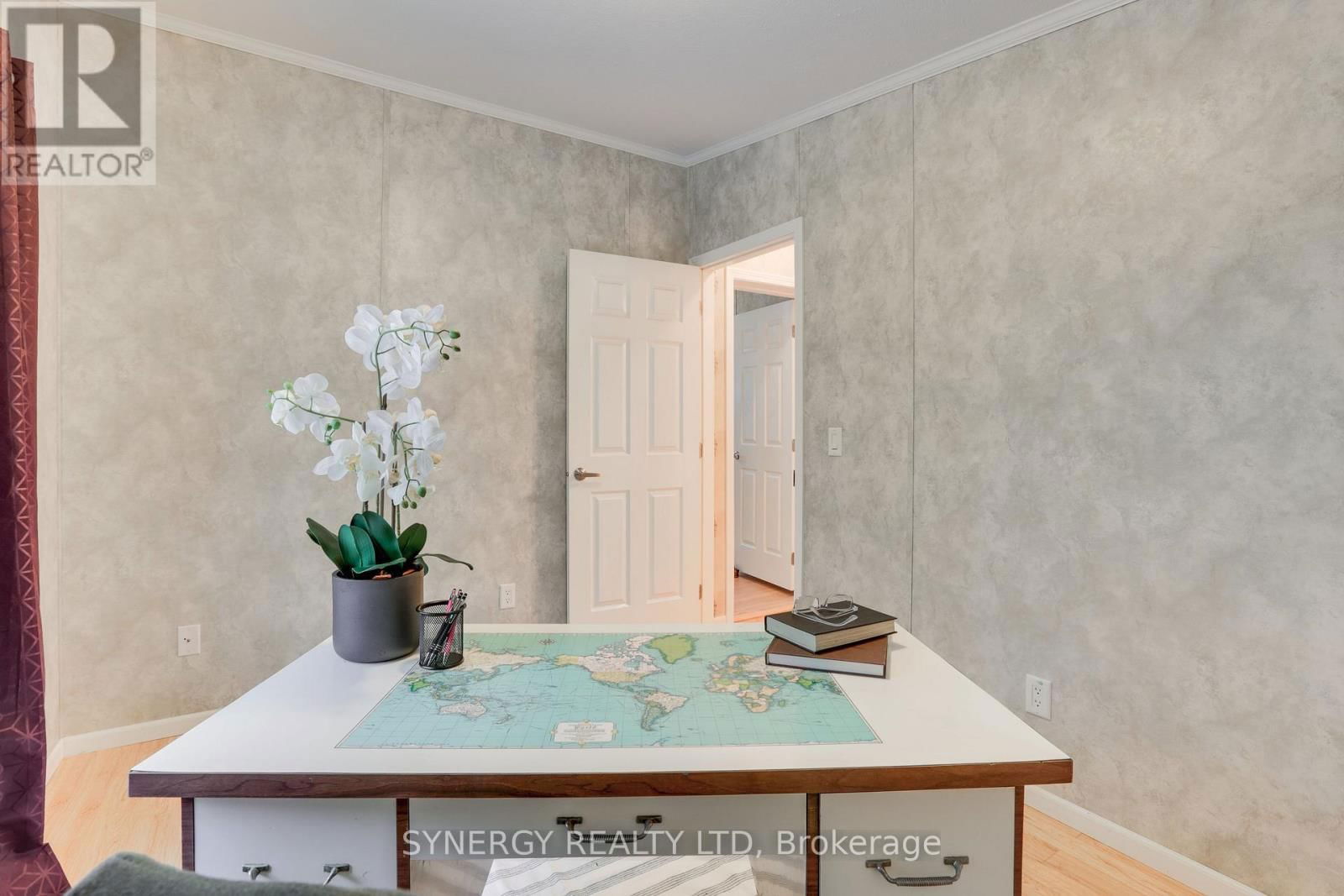 461 RICHARD CRESCENT Image 18