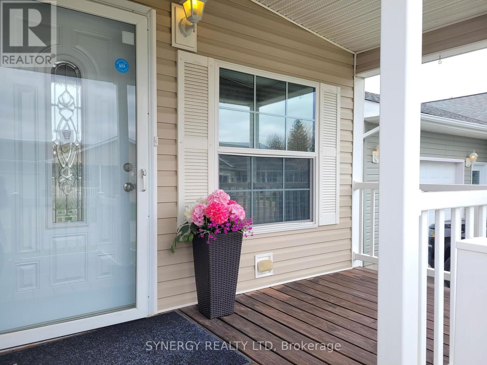 461 RICHARD CRESCENT Image 2