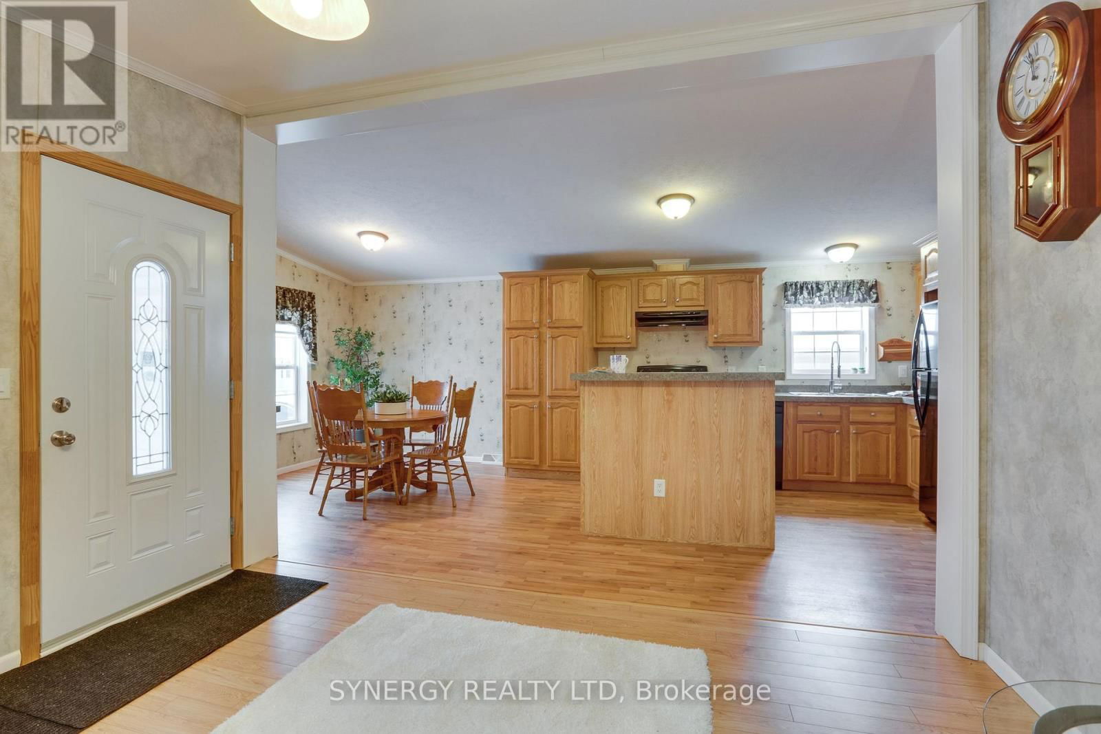 461 RICHARD CRESCENT Image 4