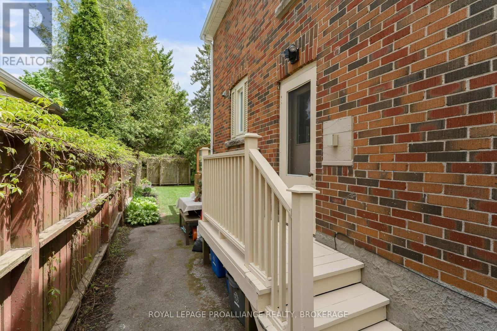 295 COLLEGE STREET Image 28