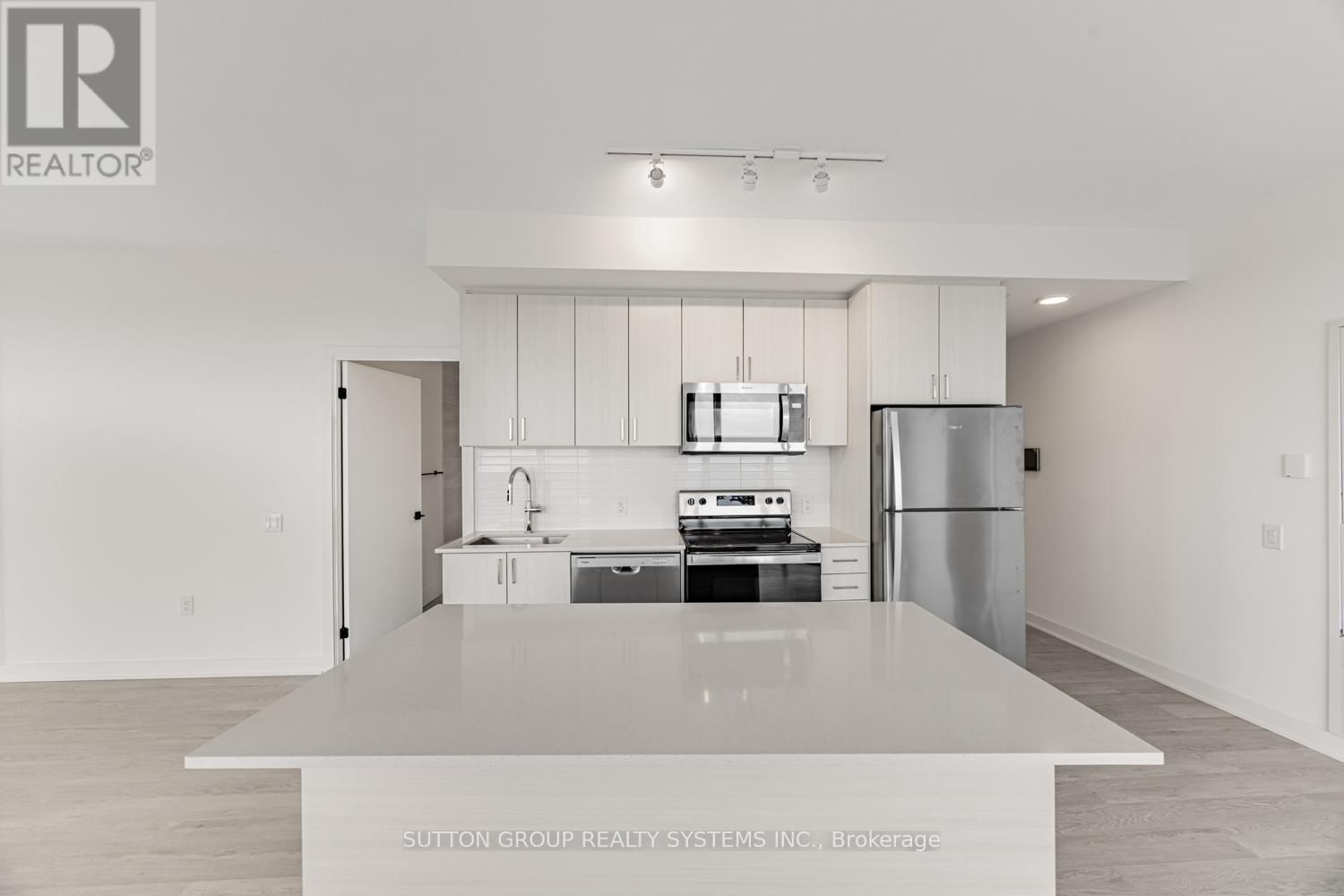 916 - 2782 BARTON STREET EAST Image 4