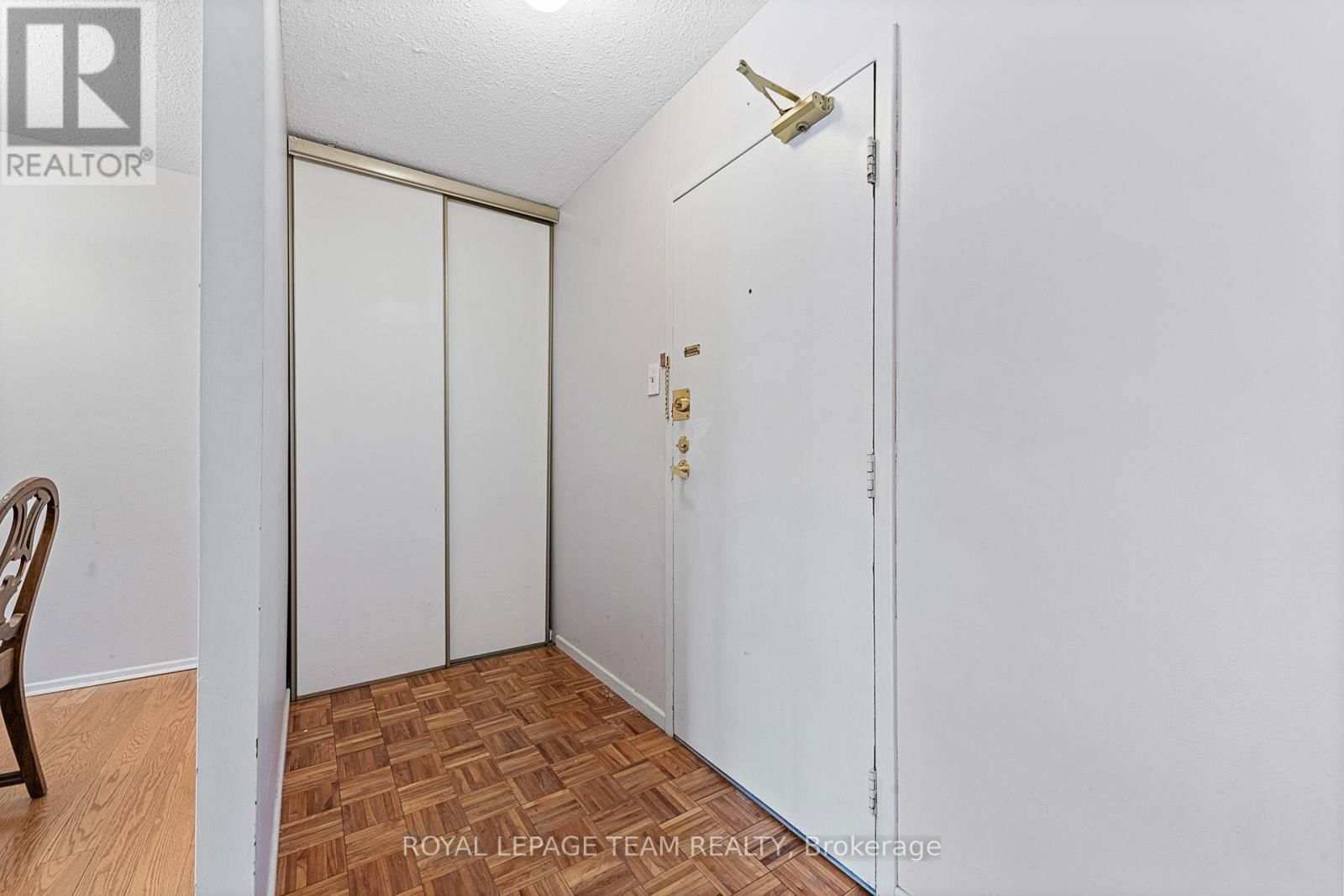 1202 - 141 SOMERSET STREET WEST Image 4