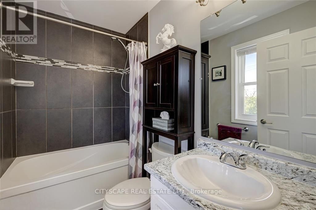 621 GLASGOW STREET NORTH Image 21