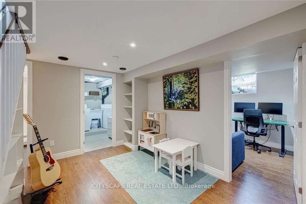 621 GLASGOW STREET NORTH Image 22