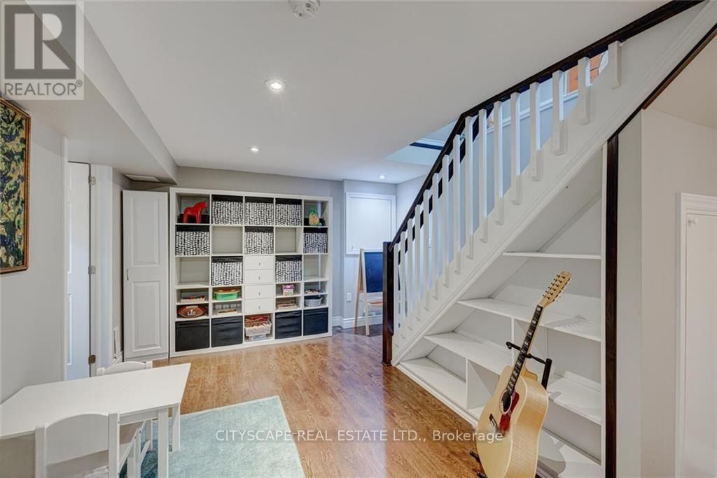 621 GLASGOW STREET NORTH Image 23