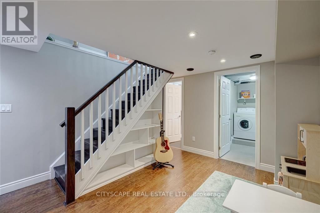 621 GLASGOW STREET NORTH Image 25